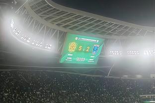 沙特媒：两名中国球迷现场观看利雅得胜利vs布赖代先锋的比赛